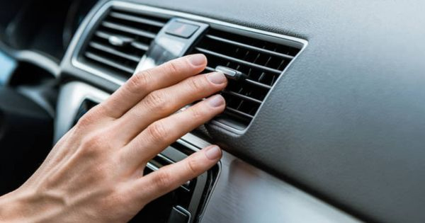 Nguyên nhân điều hòa ô tô thổi ra hơi nóng và cách khắc phục