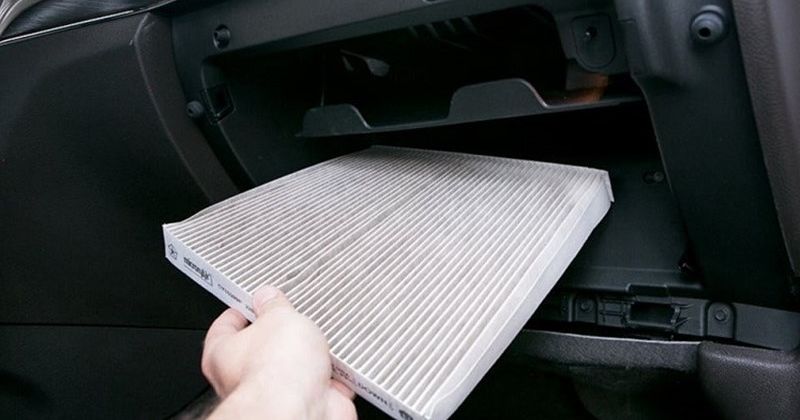 Thay lọc gió điều hòa ô tô